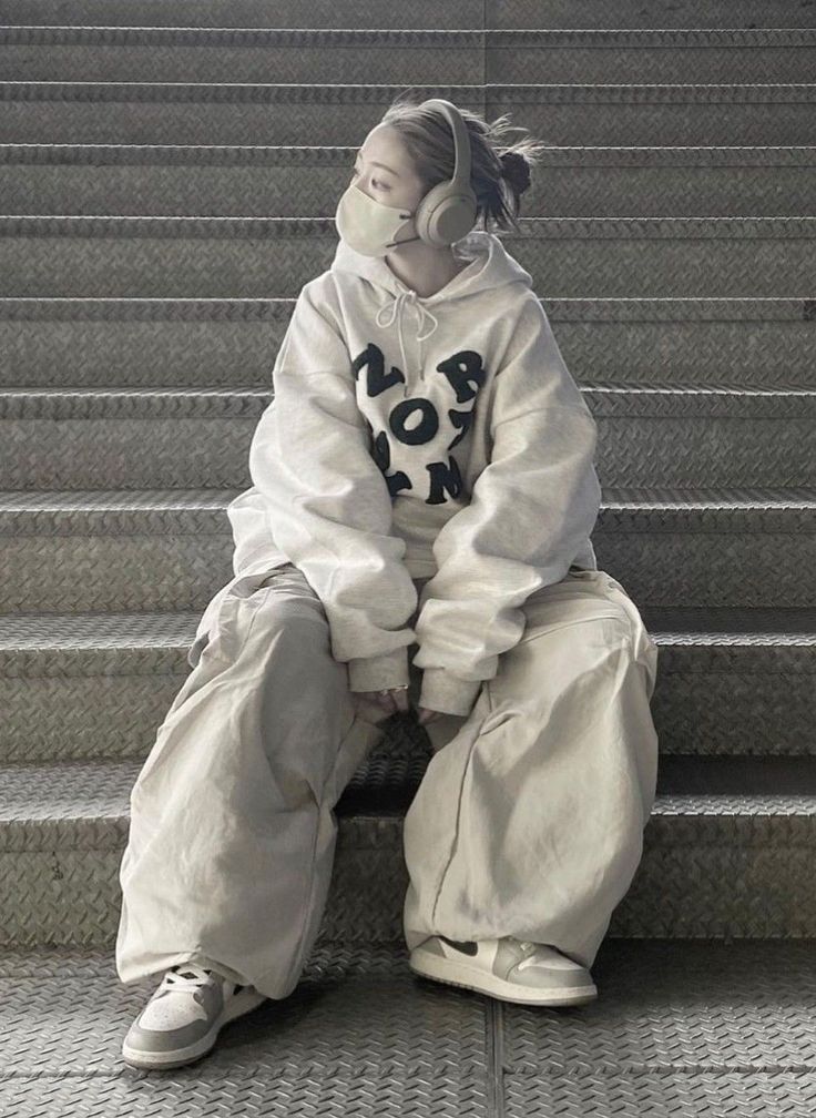 Baggy Outfit Ideas, Boyish Outfits, Tomboy Look, Korean Streetwear, Korean Casual Outfits, Crazy Outfits, Baggy Clothes, Foto Poses, Tomboy Outfits