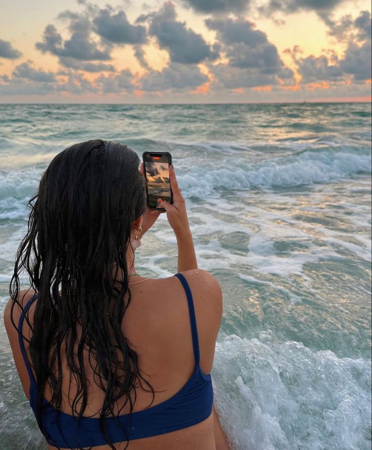 Beach Girl Aesthetic, Summer Picture Poses, Shotting Photo, Summer Goals, Foto Poses, Vacation Pictures, Foto Ideas Instagram, Summer Instagram, Beach Poses