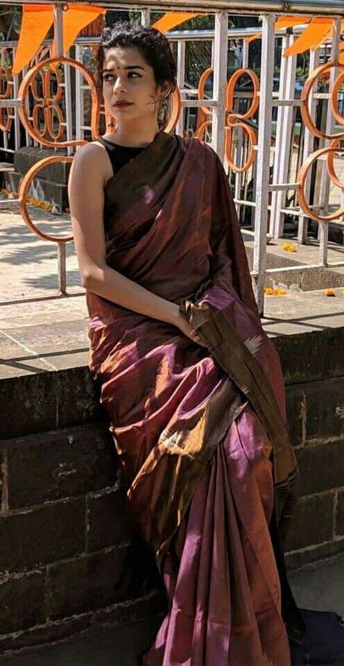 Professional Sari Look, Silky Saree, Boutique Saree, Mithila Palkar, Androgynous Models, Western Dresses For Women, Trendy Outfits Indian, Indian Sari Dress, Modern Saree