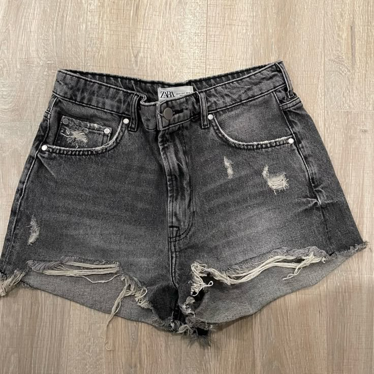 Nwot Zara High Waisted Jean Shorts Size Us 8 Outfit Inspo For School Shorts, Black Distressed Jean Shorts, Black Jean Shorts Outfit, Jean Shorts Long, Grey Jean Shorts, Dark Jean Shorts, Womens Jean Shorts, Jean Shorts Black, Cute Jean Shorts