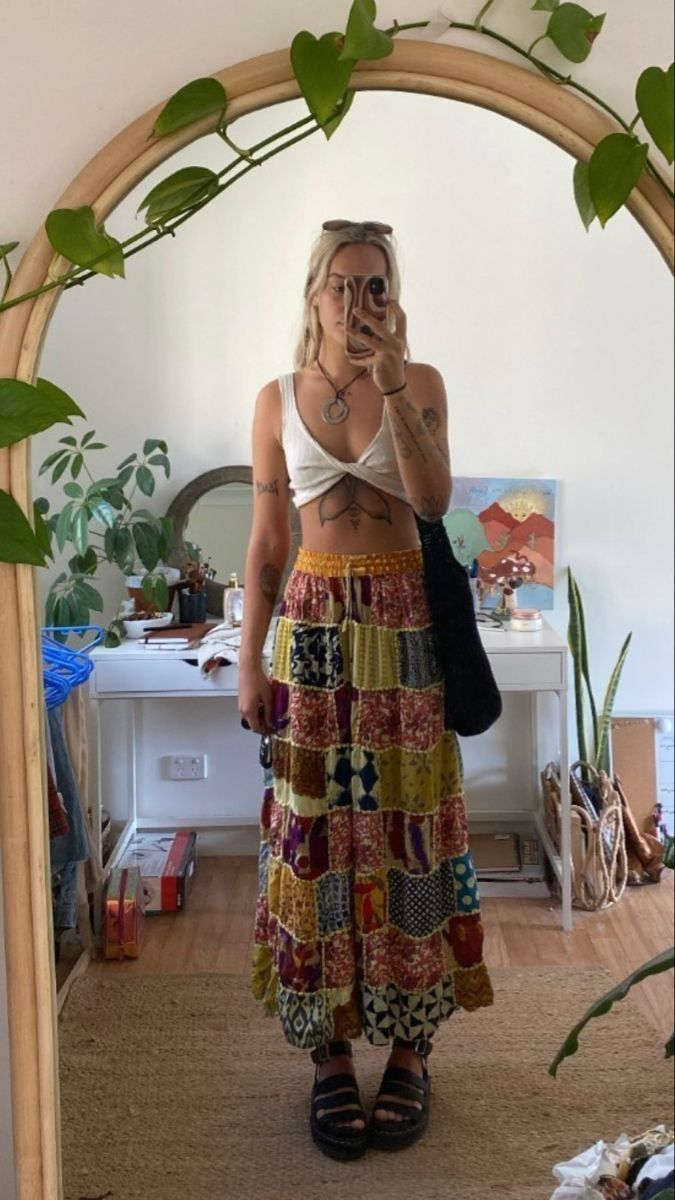 Outfit Inspo Boho Casual, Boho Skater Style, La Aesthetic Outfits, Boho Rave Outfit, Modern Bohemian Outfits, Musician Outfits, Summer Outfits Vsco, Hozier Concert, Looks Hippie