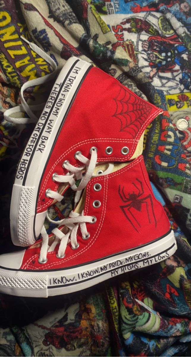 Spider Man Skateboard, Spider Man Things, Spider Man Converse, Spiderman Skateboard, Spiderman Converse, Spider Shoes, Spiderman Things, Converse Drawing, Converse Design