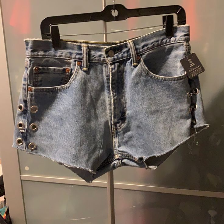 Upcycled Denim Shorts With Side Slit, Side Chain Detail On One Side. Think Funky, Flair, Festival. Says Size S. Fits More Like M. Levi For Urban Outfitters. Lace Denim Shorts, High Rise Black Jeans, Urban Outfitters Shorts, Urban Outfitters Jeans, Mom Jeans Shorts, Black Jean Shorts, Corduroy Shorts, Striped Jeans, Denim And Lace