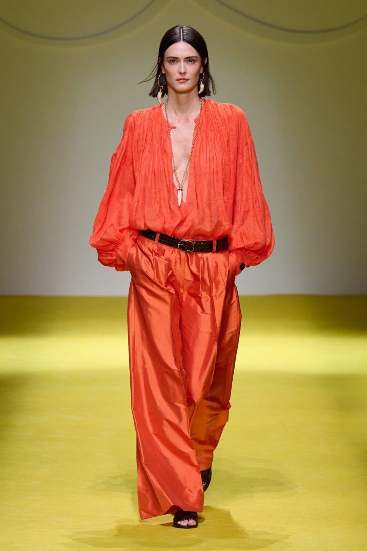 Luisa Spagnoli Spring 2025 Ready-To-Wear Collection at Milan Fashion Week Spring Fashion Trends, Style Spring, Vogue Runway, Runway Looks, Milan Fashion Week, Runway Fashion, Fashion News, Spring Fashion, Fashion Show