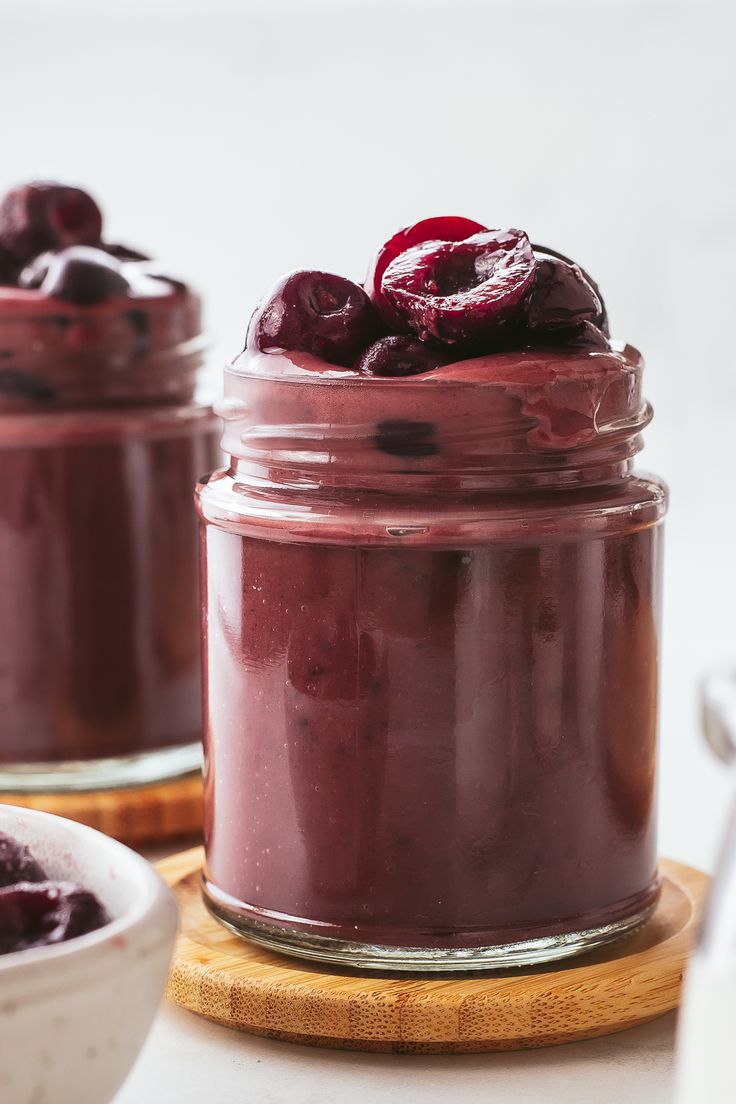 chocolate cherry smoothie Cacao Smoothie Recipes, Coffee Smoothie, Chocolate Berry Smoothie, Chocolate Smoothie Aesthetic, Cherry Berry Smoothie, Chocolate Date Smoothie, Frozen Cherry Smoothie, Cherry Chocolate Smoothie, Cherry Banana Smoothie