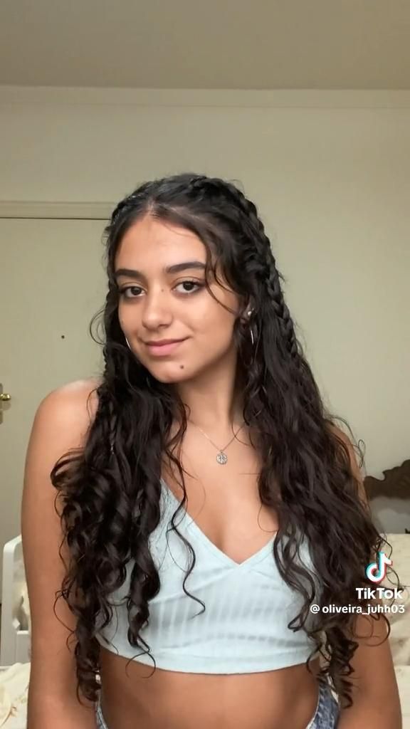 Curly Hair Accessories, Curly Hair Beauty, Curly Hair Care Routine, Easy Hairstyles For Thick Hair, Curly Hair Videos, Hair Inspiration Long, Cute Curly Hairstyles, Hairstyles For Layered Hair, Curly Hair Styles Easy