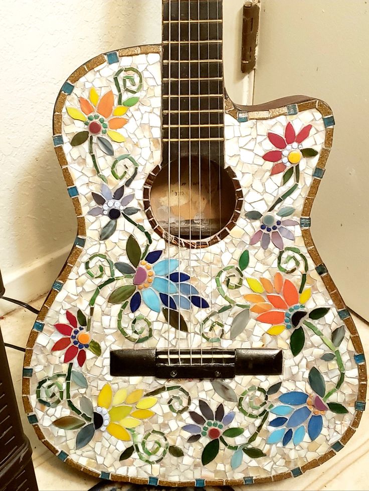 Stained glass mosaic of flowers and vines on an acoustic guitar. Mosaic Guitars Ideas, Mosaic Guitar Ideas, Decorated Guitar, Guitar Mosaic, Guitar Art Diy, Music Mosaic, Mosaic Guitar, Guitar Crafts, Guitar Artwork