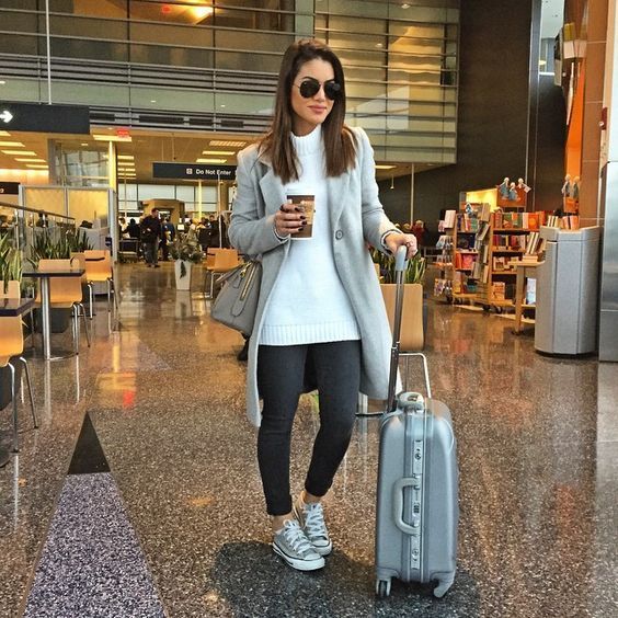 30+ Comfortable and Stylish Outfits for Long Haul Flights Long Flight Outfit For Women, Long Haul Flight Outfit, Long Flight Outfit, Airport Outfit Winter, Travel Outfit Spring, Casual Travel Outfit, Airport Travel Outfits, Flight Outfit, Airplane Outfits