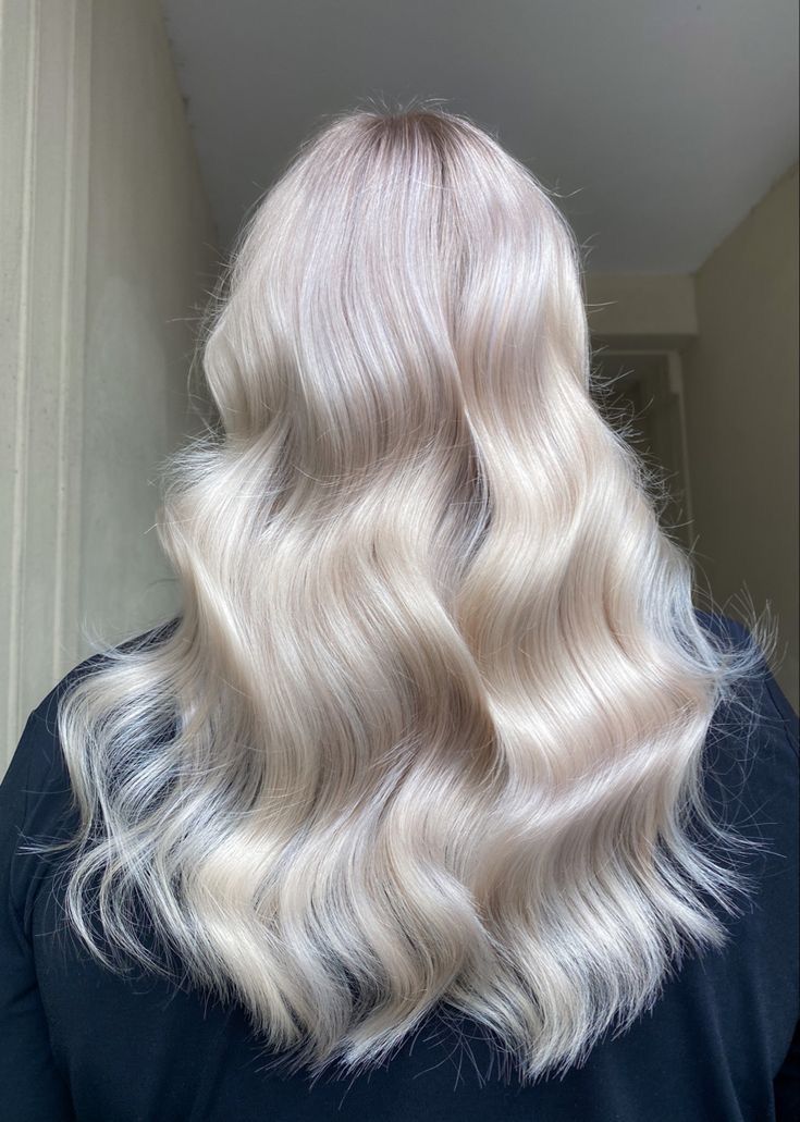 Pearl Hair Color Blondes, Pearl Blonde Hair Balayage, Light Pearl Blonde Hair, Pearly Blonde Hair, Pearl Blonde Balayage, Pearl Hair Color, Pearl Blonde Hair Color, Pearl White Hair, Pearl Blonde Hair