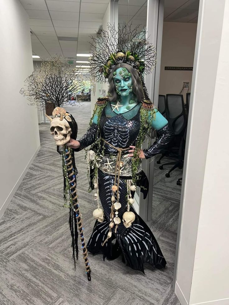 Diy Sea Witch Costume, Evil Mermaid Costume Diy, Siren Cosplay Mermaid, Skeleton Mermaid Costume, Mermaid Witch Costume, Dark Sea Siren Costume, Sea Hag Costume, Creepy Mermaid Costume, Sea Costume Diy