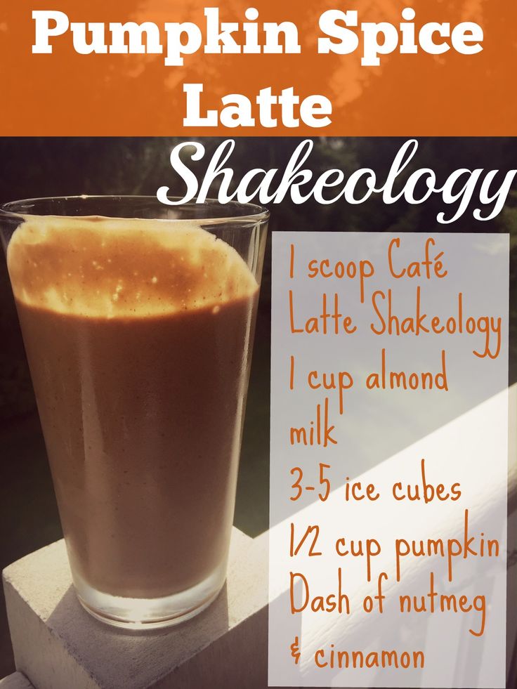 there is a pumpkin spice latte shake on the table with information about it and how to make it