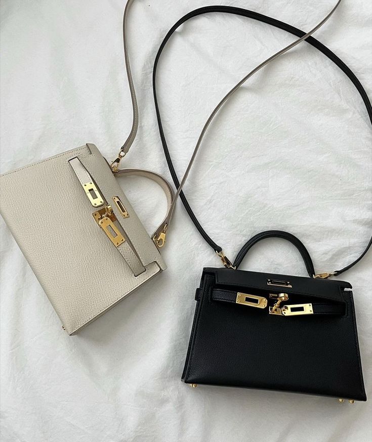 Chanel Kelly Bag, Hermes Sling Bag, Kelly 25 Hermes, Hermes Bag Outfit, Mini Kelly Hermes, Hermes Bags Kelly, Constance Hermes, Chanel Kelly, Kelly Hermes