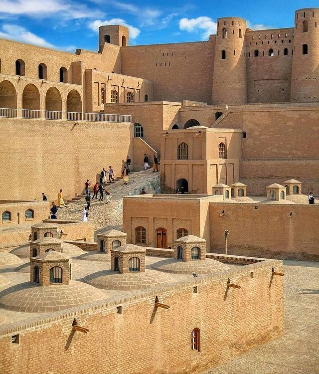 people are walking around an adobe - style building in the desert town of djoset