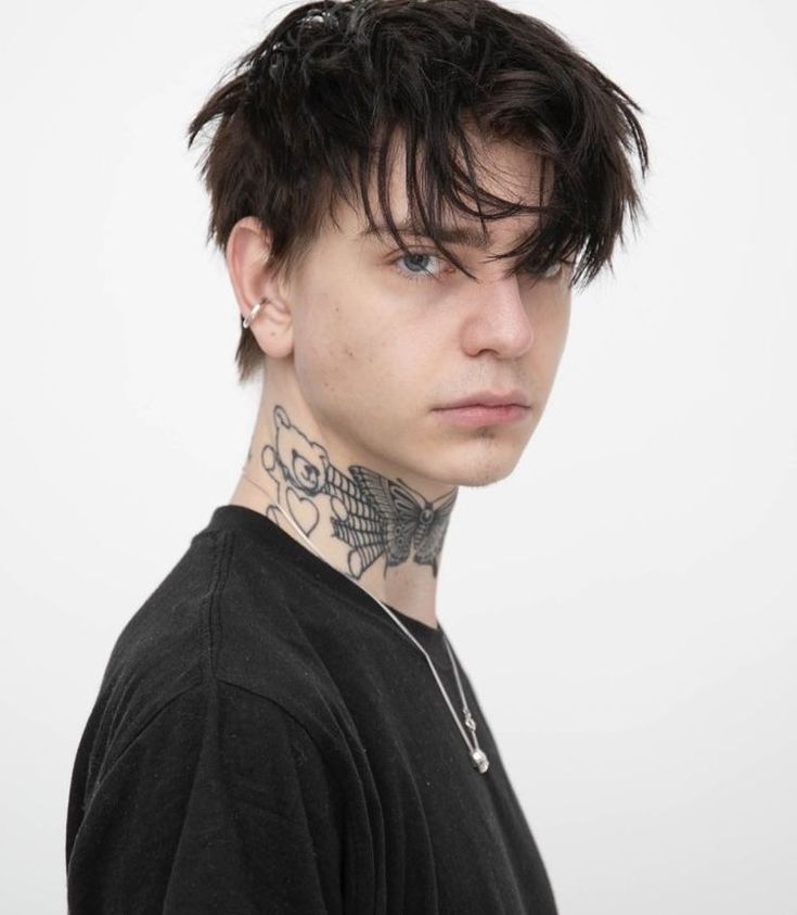 Alt Haircut Men, Grunge Haircut, Short Grunge Hair, Androgynous Hair, Fine Straight Hair, Goth Hair, Men Hair Color, Hair Inspiration Short, Corte De Cabelo Masculino