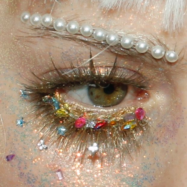 Glitter Makeup Ideas, Pearl Eyes, Funky Makeup, Makeup Gold, Graphic Makeup, Ethereal Makeup, Dope Makeup, Creative Eye Makeup, Creative Eye