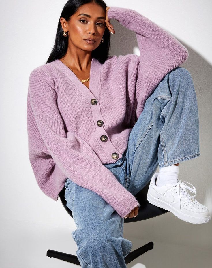 d9731321ef4e063ebbee79298fa36f56desc35512718ri Dusty Lilac, Knit Cardi, Oversized Outfit, Purple Outfits, Mode Casual, Cardigan Outfits, Moda Vintage, Knit Outfit, Comfy Outfits