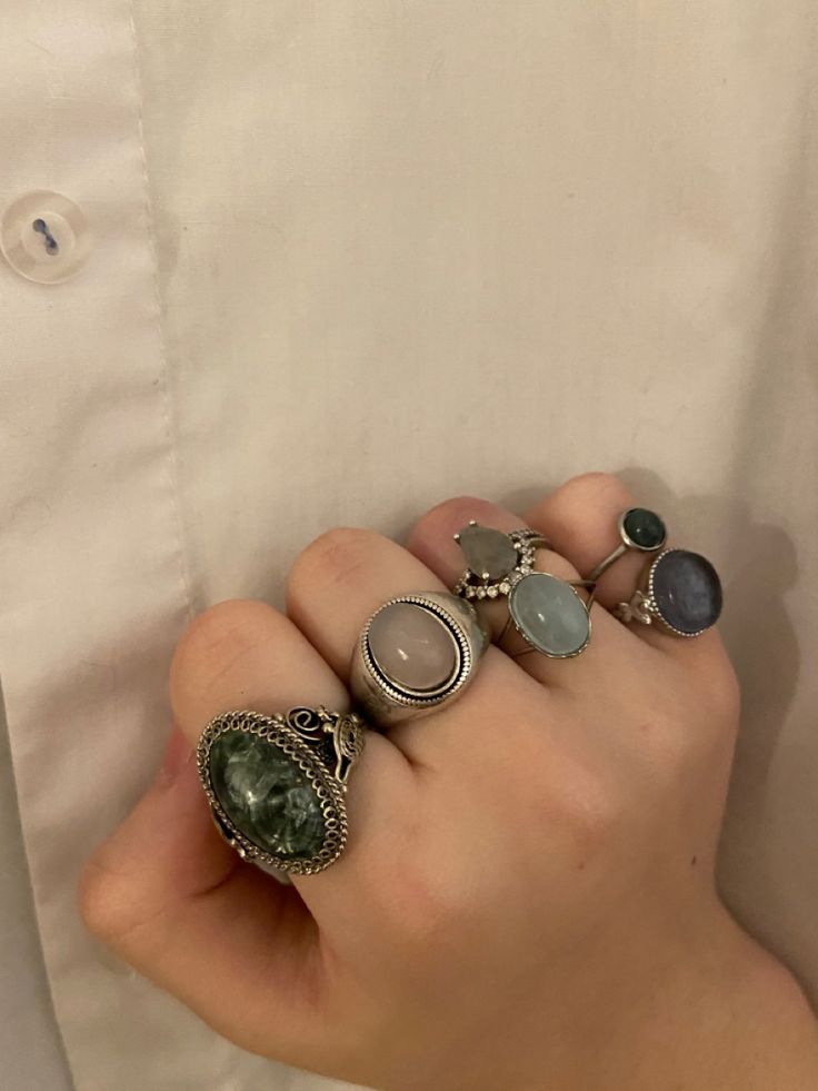 rings, vintage, aesthetics Bulky Rings Aesthetic, Chunky Vintage Rings, Gemstone Rings Aesthetic, Rings On Hand Aesthetic, Silver Rings Aesthetic Vintage, Whimsigoth Rings, Vintage Rings Aesthetic, Chunky Rings Aesthetic, Vintage Jewelry Aesthetic