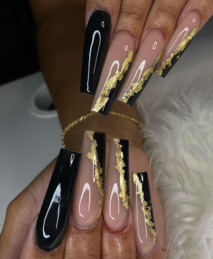 Black And Gold Design Nails, Natural Nails With Black Design, Gold And Black Nails Ideas, Black And Gold Birthday Nails, Black And Gold Nails Acrylic, Gold And Black Nails, Xl Nails, Luv Nails, Flare Nails