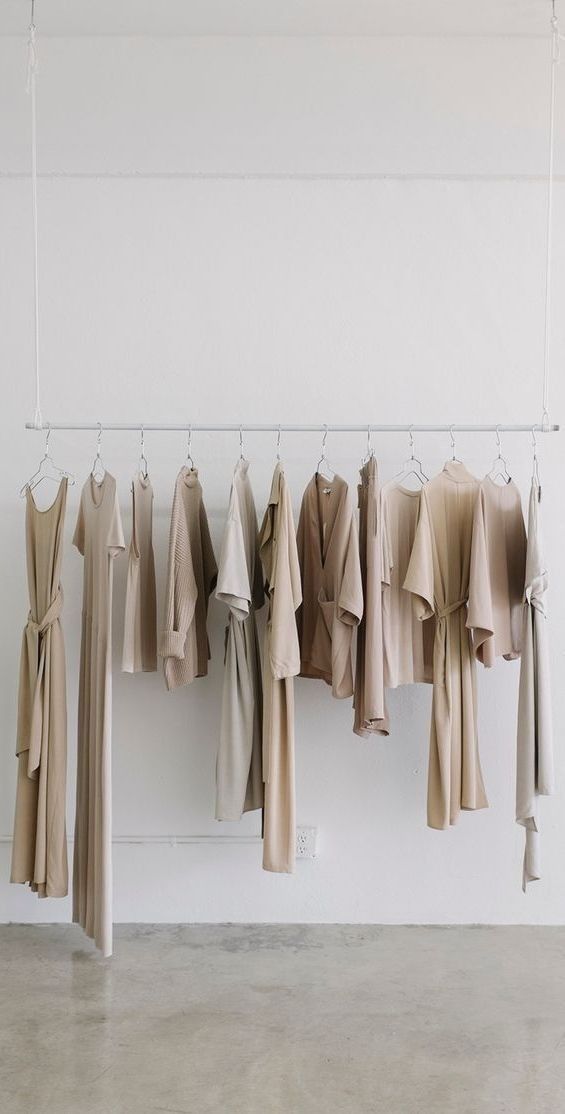 Minimalism Living, Interior Design Minimalist, Minimal Aesthetic, Clothes Rack, Minimalist Wardrobe, Beige Aesthetic, Winter Trends, Decor Minimalist, Studio Space