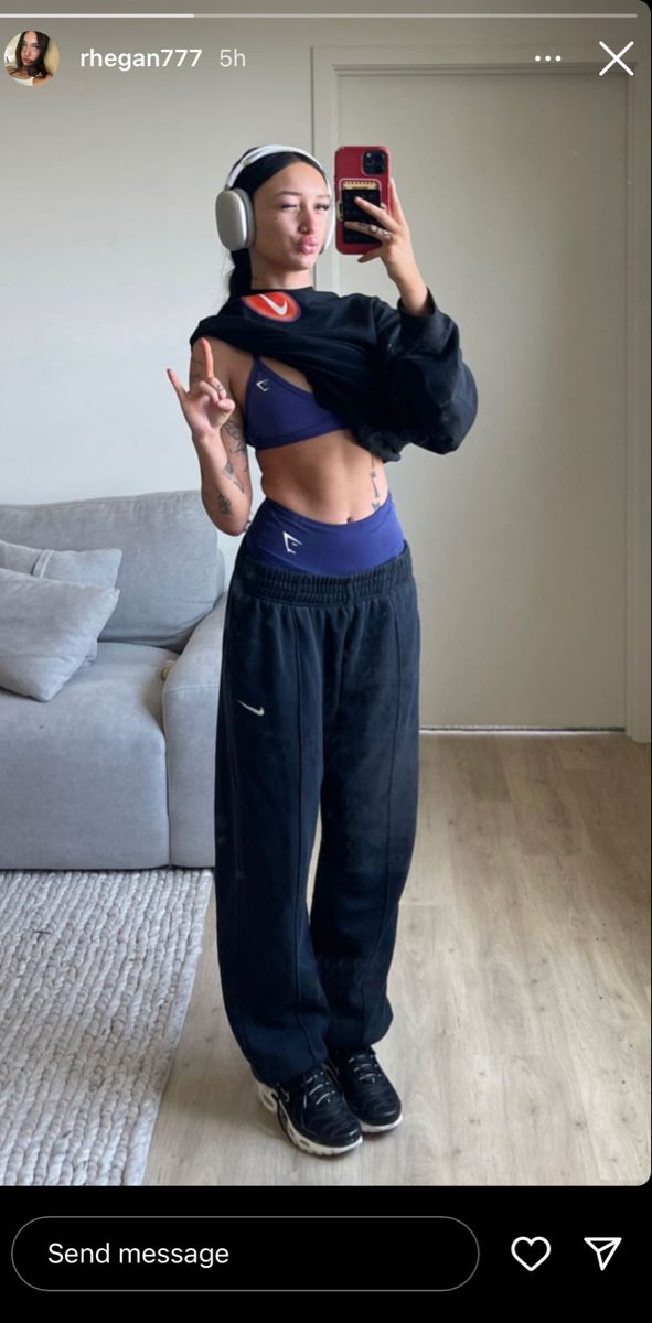 Gym Outfit Sweats, Working Out Aesthetic Gym Women, Track Outfits Aesthetic, Gym Winter Outfits, Gym Girlies Aesthetic Outfits, Gym Sweatpants Outfit, Sport Aesthetic Outfit, Gym Girlies Aesthetic Vision Board, Winter Gym Fits