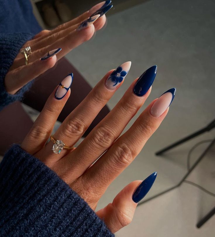 Almond Nails Designs Navy Blue, Blue Nails Aesthetic Design, Berry Blue Nails, Navy Blue Gel X Nails, Navy Blue Nail Ideas Almond, Navy Design Nails, Navy Blue Design Nails, Blue Nails Inspo Aesthetic, Navy Blue Nails Aesthetic