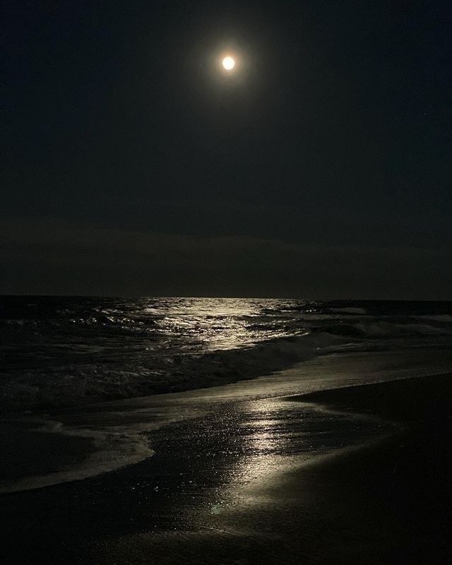 Ocean, beach, beach at night, moon, clear sky, late night walk on beach Dark Beach, Ocean At Night, Beach At Night, Walker Scobell, Walk On The Beach, Night Walk, Beach Night, Night Scenery, Night Vibes