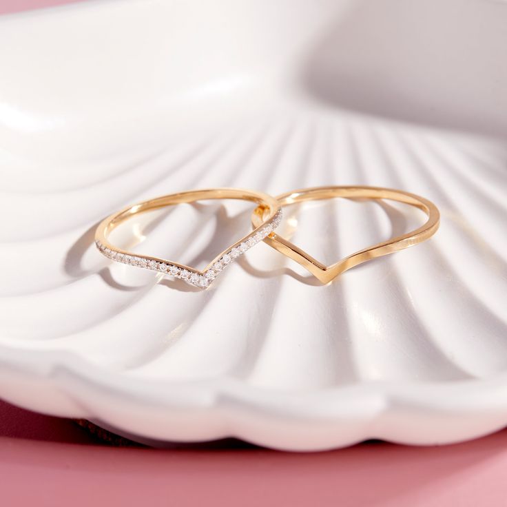 Add a touch of elegance with the Keller 14K Gold Ring. This 14k gold ring will add a charming accent to any outfit. Perfect for any occasion, this ring is a must-have for any jewelry collection. Available in 14K yellow gold Band width: 1mm SKU: BYR1137 Tennis Jewelry, Shine Bright Like A Diamond, Gold Diamond Ring, Minimalist Ring, 14k Gold Ring, Minimalist Rings, Gold Diamond Rings, Diamond Sizes, Monogram Initials