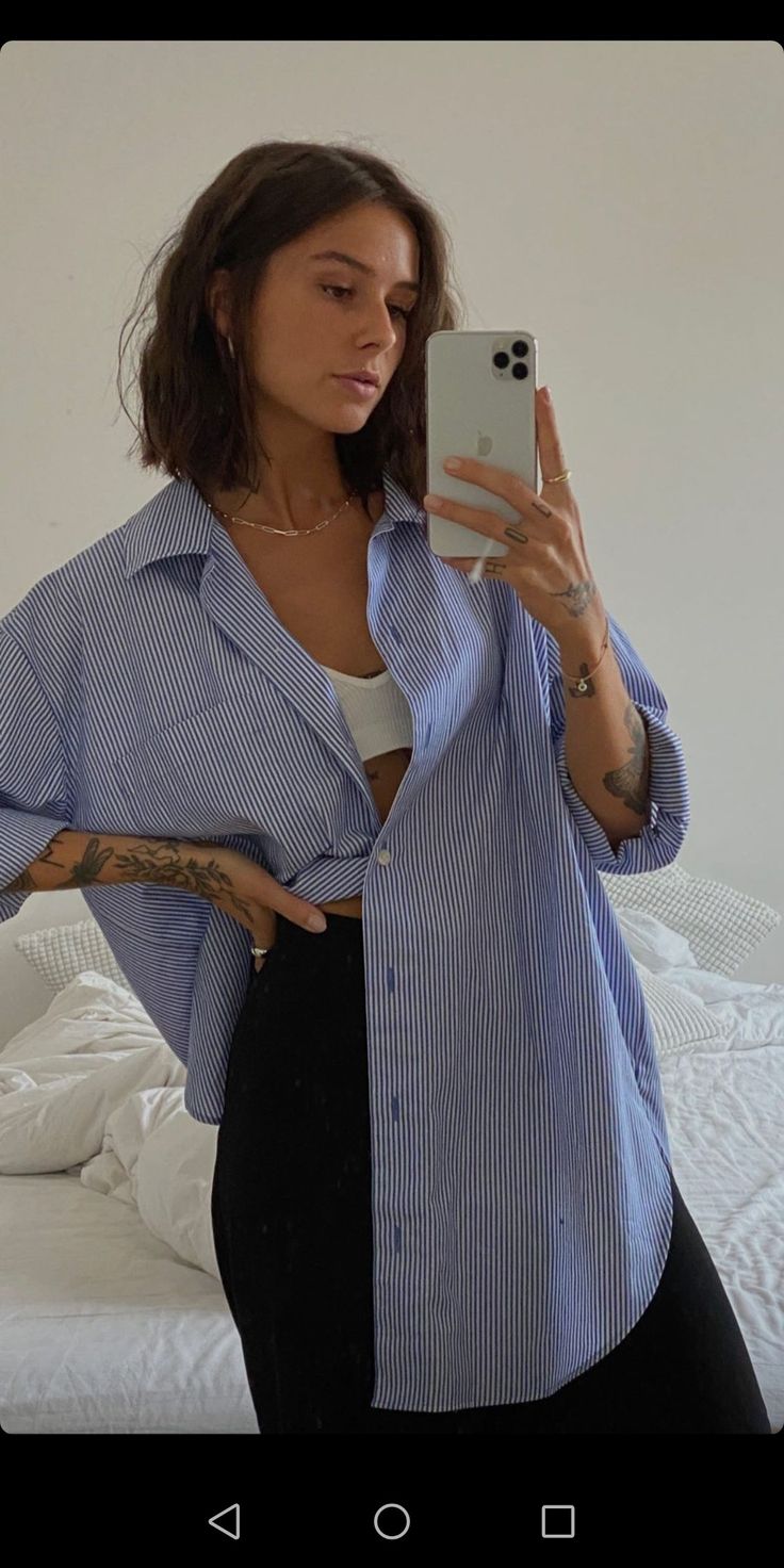 Long Bob On Fine Hair, Brunette Short Hair With Layers, Messy Bob Side Part, Over Sized Button Down Outfit, Cute Short Haircuts Red Hair, Hair Short Length, Fine Brown Hair Shoulder Length, Short To Med Haircuts For Women, Should Length Haircut