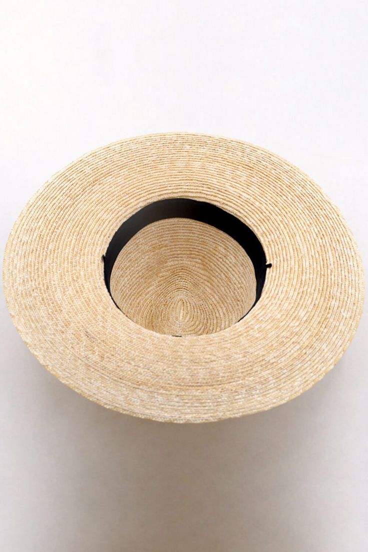 Natural wheat straw structured Inner circumference: 57cm Approx. brim width: 11cm Hat height: 12.5cm Pinched crown Spot clean