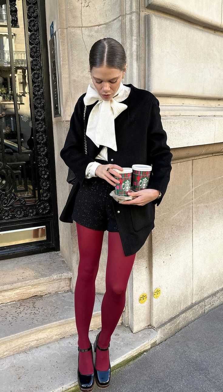 Maroon Clothes, Colourful Tights, Coloured Tights, Colored Tights Outfit, Tights Outfits, Red Tights, Colored Tights, Paris Outfits, Looks Street Style