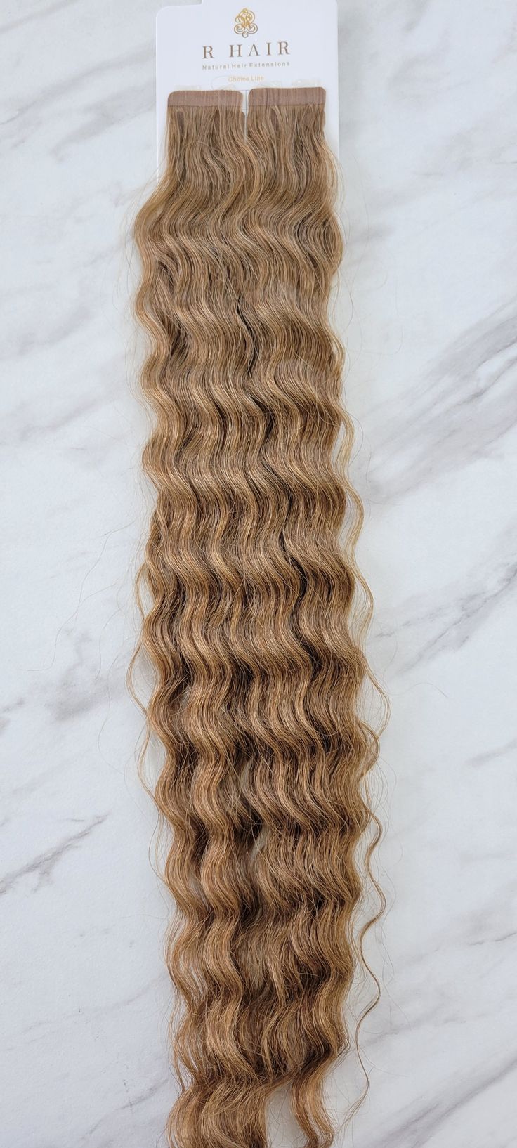 Curly hair - Tape Extension 10/15 Each pack comes with 20 tapes (10 sandwiches) 1 pack = just volume 2 - 3 packs = length + volume 4 packs = length + volume with very thick ends Soft Wavy Hair, Keratin Extensions, Curly Extensions, Long Hair Extensions, Hair Tape, Tape In Extensions, Wavy Hair, Curly Hair, Hair Extensions