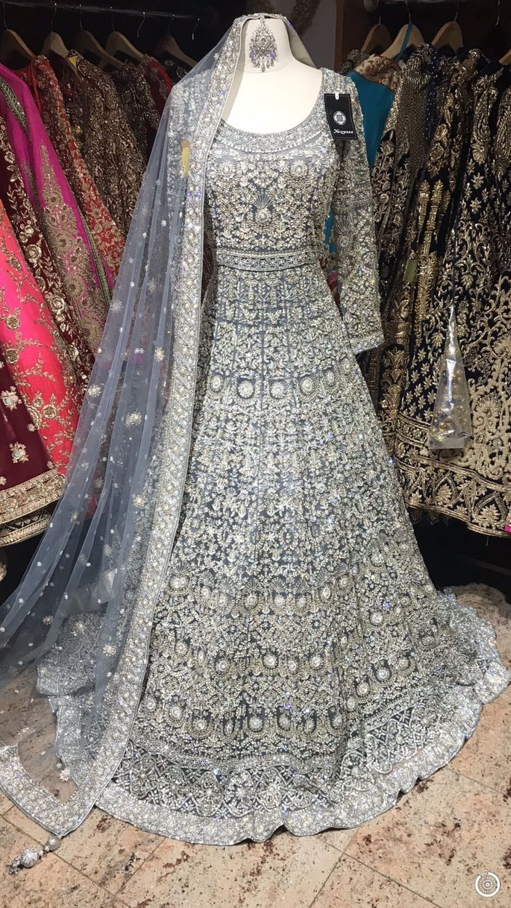 Bridal Lehenga Pakistani, Lehenga Pakistani, Wedding Lehenga Designs, Latest Bridal Dresses, Bridal Dresses Pakistan, Bridal Dress Fashion, Indian Bridal Dress, Pakistani Bridal Dresses, Simple Pakistani Dresses