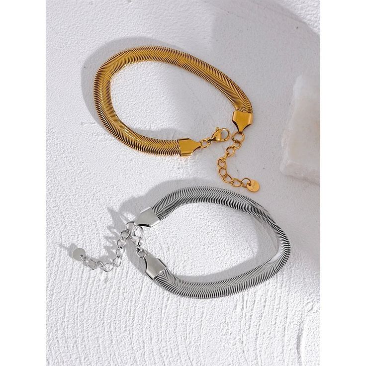 Chic Metal Chain Bracelet Fashion Accessory, Minimalist Chain Bracelets For Party, Elegant Metal Snake Chain Bracelet, Chic Bracelet With Adjustable Chain, Double Chain Metal Bracelet, Minimalist Metal Snake Chain Bracelet, Modern Metal Bracelets With Snake Chain, Everyday Metal Bracelets With Double Chain, Trendy Chunky Chain Bangle Bracelet