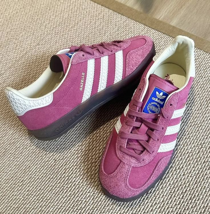 insta: 969dd.er Pink Gazelle, Adidas Gazelle Pink, Pink Gazelles, Adidas Gazelle Shoes, Gazelle Shoes, Summer Wallpapers, Adidas Pink, Shoe Inspo, Everyday Shoes