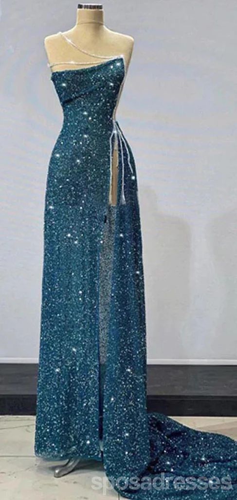 Prom Dress Inspo, Winter Ball, Classy Prom, Classy Prom Dresses, Stunning Prom Dresses, Vintage Prom, Unique Prom Dresses, Prom Dress Inspiration, Cute Prom Dresses