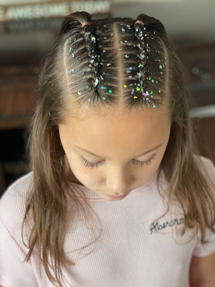 Crazy Hair Day Glitter, Glitter Roots Hairstyles, Glitter In Hair Part, Glitter Gel Hairstyles, Hair Styles With Glitter, Hair Glitter Hairstyles, Glitter Hair Gel Hairstyles, Hairstyle With Glitter, Pop Star Hairstyles