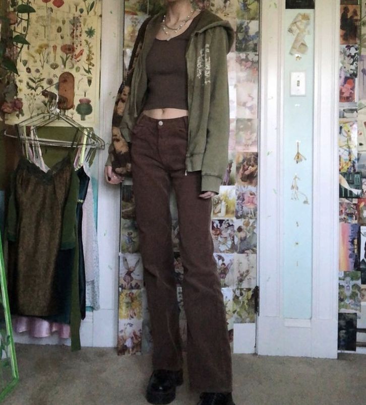 Fairycore Autumn Outfits, Stile Grunge Outfit, Outfit Inspo Brown Pants, Cordory Pants Outfits, Friends Inspired Outfits, Forestcore Fashion, Fairycore Outfit, Fall Fits, Cool Fits