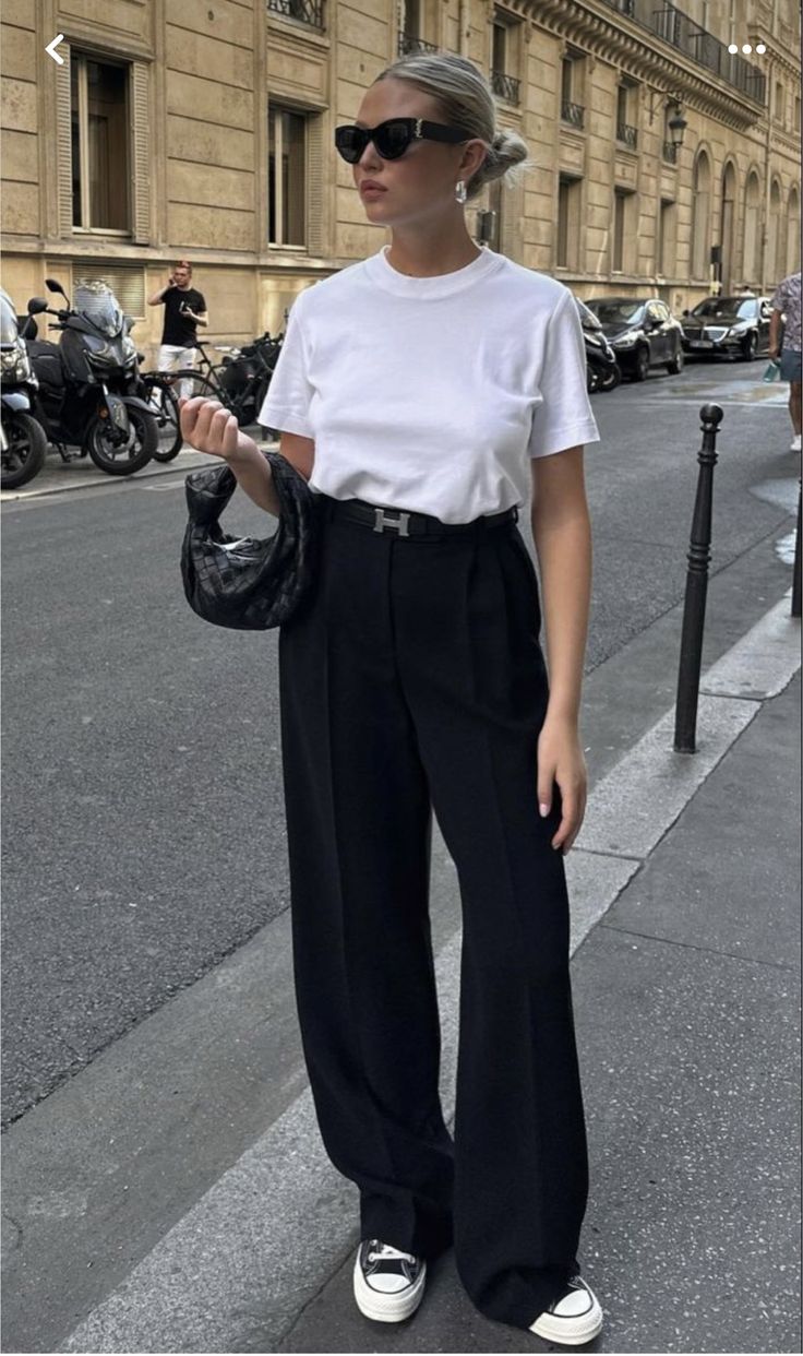 Wide Leg Pant Outfit, Black Trousers Outfit, Wide Leg Trousers Outfit, Black Pants Outfit, Converse Outfits, Wide Leg Pants Outfit, Leg Pants Outfit, Skandinavian Fashion, Pants Outfit Casual