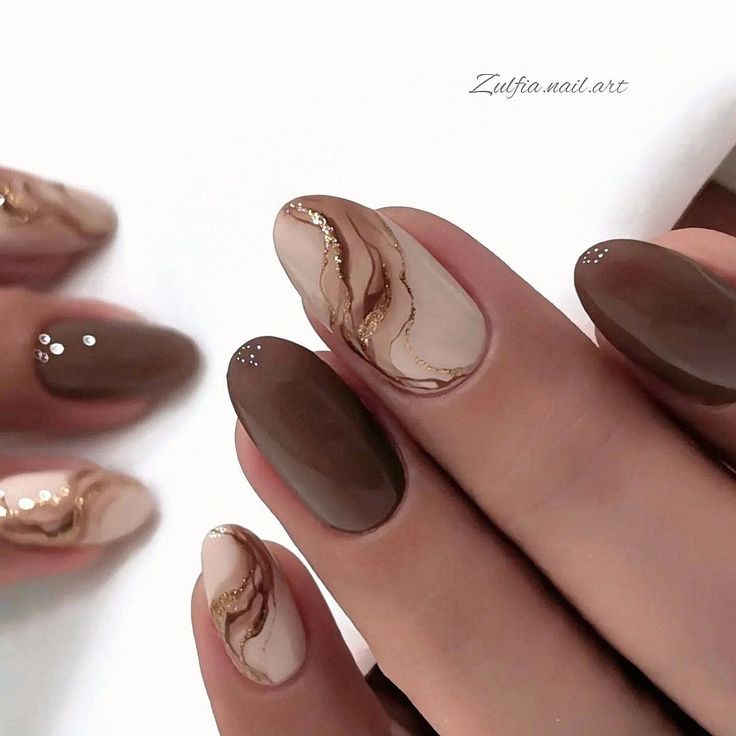 Nails Inspo For Fall, Autumn Biab Nails Square, Brown Marble Nails With Gold Flakes, French Nails Fall Colors, Gel Nails Ideas White, November Nails Oval, Cute Nails For November, Brown Inspo Nails, Nails Inspiration Herbst