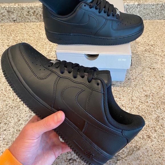 Black Air Force 1 Outfit Women, Black Airforce 1, Black Air Force 1 Outfit, Cute Jordans, Cool Shoe, Black Air Force 1, Air Force One Shoes, Nike Shoes Girls, All Black Shoes