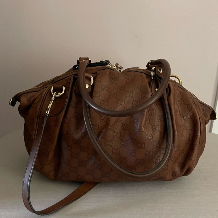 Medium Sized Brown Leather Gucci Bag. It Is Versatile Bag That Can Be Used For Work Or A Casual Night Out. It Has A Zip Closure And One Pocket On The Inside. The Shoulder Straps Are Adjustable. This Bag Had Minimal Use And Was Well Taken Care Of. Gucci Satchel With Detachable Strap, Chic Gucci Satchel With Removable Pouch, Gucci Satchel With Removable Pouch For Formal Occasions, Gucci Designer Satchel With Detachable Strap, Gucci Formal Satchel With Removable Pouch, Designer Gucci Satchel With Detachable Strap, Luxury Gucci Shoulder Bag With Handles, Designer Gucci Shoulder Satchel, Gucci Luxury Satchel With Removable Pouch