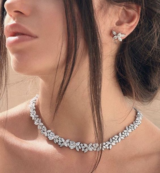 Diamond Neckline Design, Silver Choker Necklace Set, Diamond Necklace Elegant Bridal, Diamond Chokar Design, Silver Necklace Set Bridal Jewelry, Choker Necklace Designs Diamond, Expensive Jewelry Luxury Necklaces, Choker Diamond Necklace, Fancy Necklace Gold