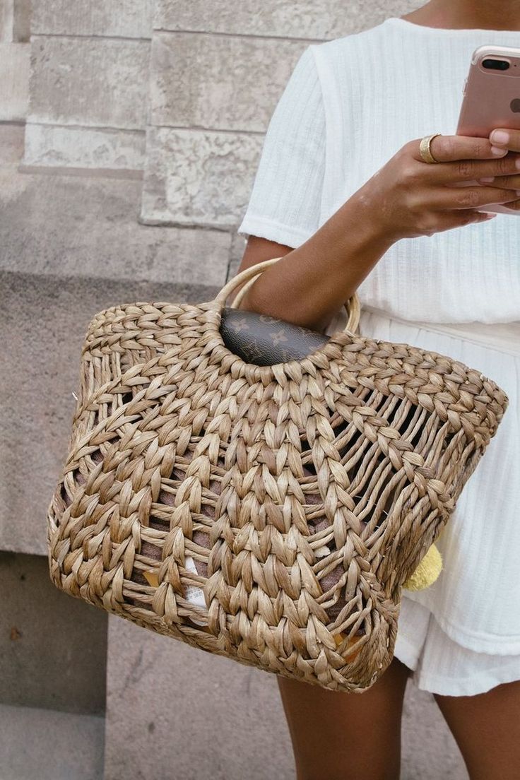 woven bag for summer | summer outfits Looks Hippie, Street Style 2017, Estilo Hippie, Beige Outfit, Bohol, Kelly Bag, Straw Bags, Janis Joplin, Hermes Handbags