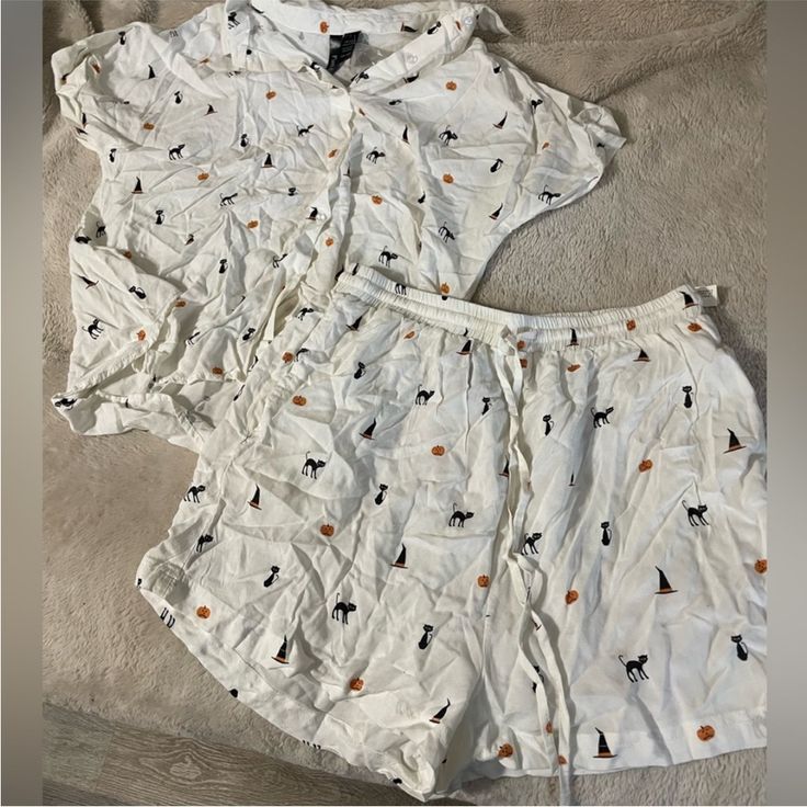 Very Cute And Comfortable Size L White Cotton Sleepwear For Vacation, Casual White Sleepwear For Vacation, Casual White Vacation Sleepwear, Casual Cotton Sets For Halloween, Casual Cotton Halloween Sets, Cheap Orange Sleepwear For Halloween, Spooky Pajamas, Womens Halloween Pajamas, Casual Cotton Halloween Sleepwear