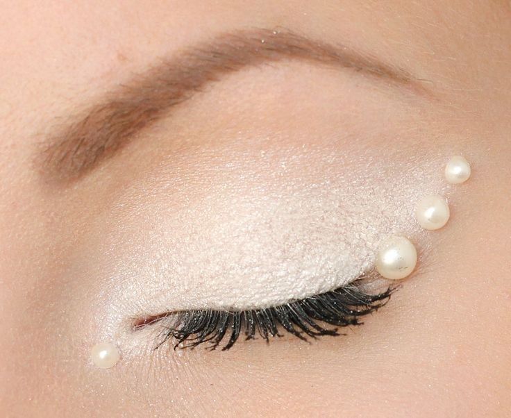 Eye Looks With Pearls, White Pearl Makeup Looks, Mermaid Makeup Pearls, Pearls On Eyes, Pearls On Face Makeup, Aphrodite Makeup Look, Pearls Eye Makeup, Pearl Eye Look, Pearl Face Makeup