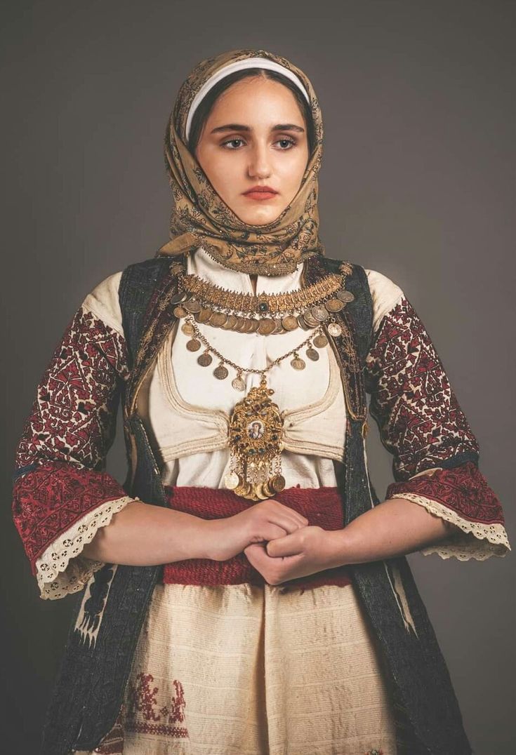 Middle Eastern Clothing Ancient, Ancient European Clothing, Greece Traditional Clothing, Spanish Traditional Clothing, Greek Traditional Clothing, Grecian Clothing, Greek Folk Costume, Traditional Greek Clothing, Balkan Fashion