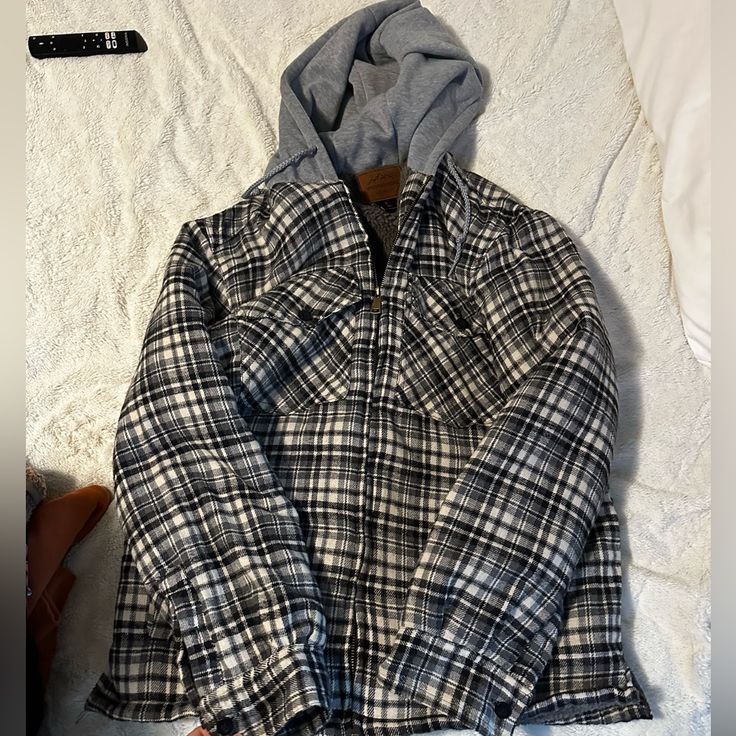 Nwot Super Warm And Thick Winter Outdoor Flannel Shacket, Winter Flannel Shacket For Outdoors, Black Flannel Long Sleeve Outerwear, Casual Black Flannel Outerwear, Black Long Sleeve Flannel Outerwear, Black Winter Flannel Shirt With Pockets, Winter Cotton Shacket, Black Flannel Shirt With Pockets For Winter, Gray Long Sleeve Flannel Shirt For Fall