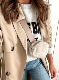 Discover cute and comfy winter outfit ideas that are perfect for casual outings or formal events. Mix and match layers to stay warm while looking fabulous! comfy winter outfits, women’s fashion, layered looks, winter style inspo, cozy layers, fashionable and warm #winter #winteroutfits #cuteoutfits White Belt Bag, Bag Outfit Ideas, Everyday Chic Outfits, Black Joggers Outfit, Comfy Winter Outfits, How To Wear Belts, Belt Bag Outfit, Lululemon Belt Bag, Comfy Outfits Winter