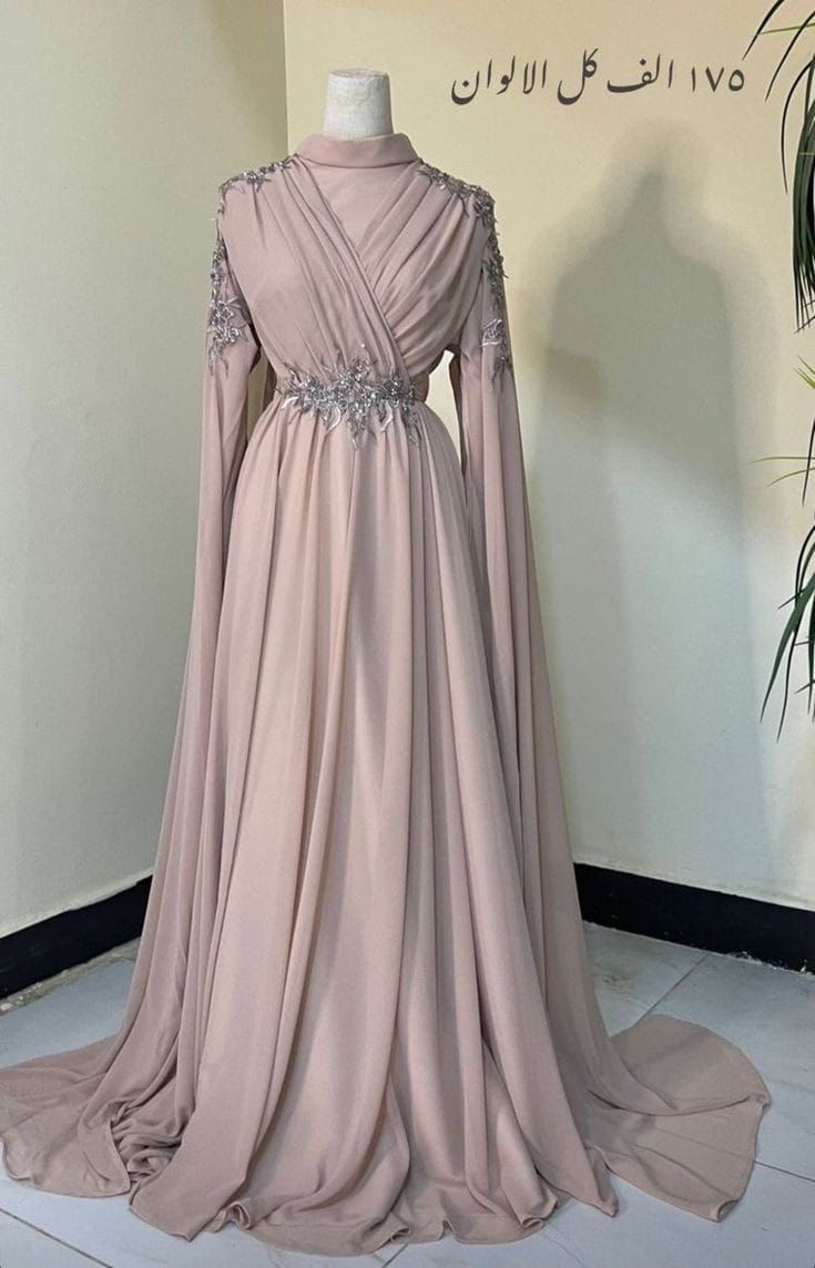 Turkish Dress Modern, Dress Soiree, Cute Formal Dresses, Muslim Evening Dresses, Turkish Dress, Long Frock Designs, Prom Dresses Elegant, Simple Gowns, Bridal Dresses Pakistan