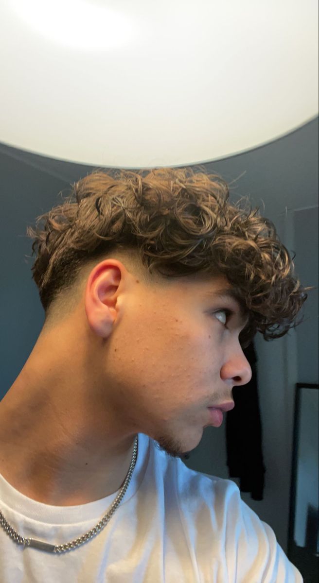 Medium Taper Fade Curly Hair, Low Fade Wavy Hair, Men Perm Hairstyles Long Curly, High Fade Curly Hair, Loose Curls Men, Mid Taper Curly Hair, 2c Hair Men, Mid Fade Curly Hair, Curly Undercut Mens